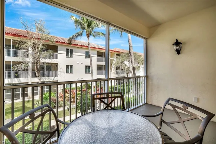 221  9th S ST, Naples, FL 34102