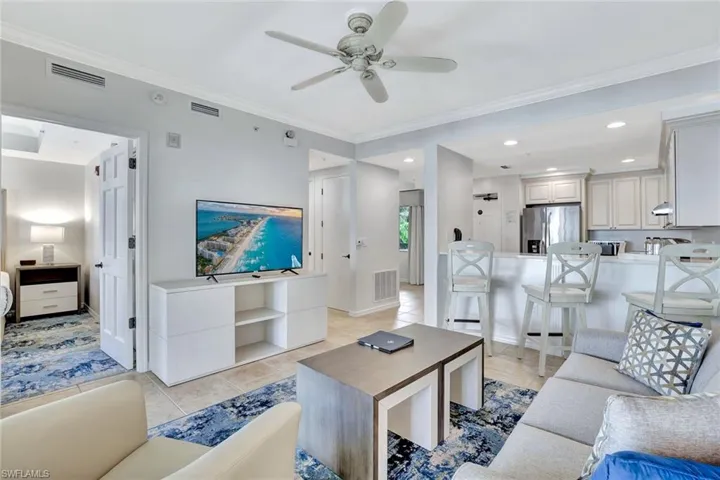 221  9th S ST, Naples, FL 34102