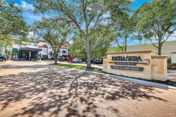 221  9th S ST, Naples, FL 34102