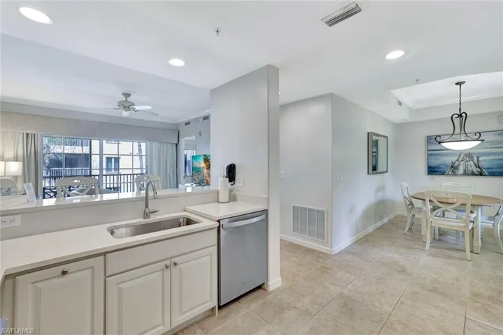 221  9th S ST, Naples, FL 34102