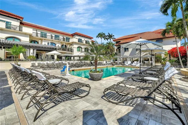 221  9th S ST, Naples, FL 34102