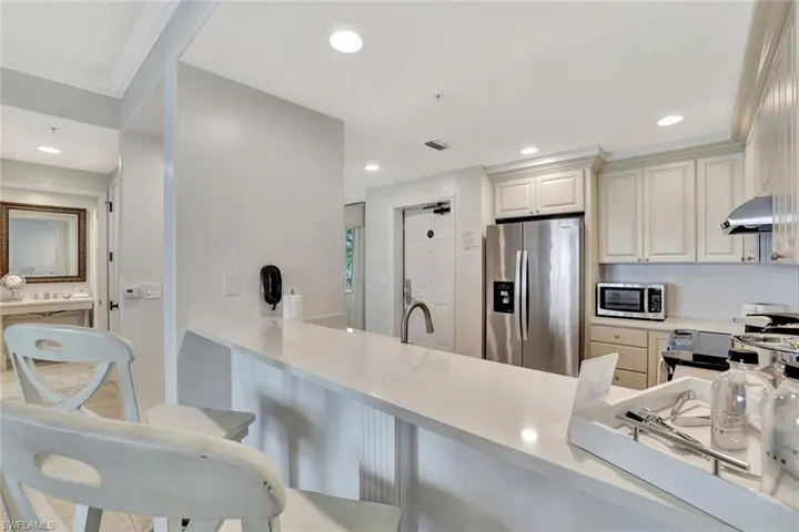 221  9th S ST, Naples, FL 34102