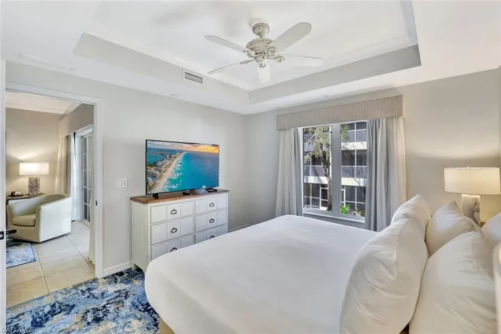 221  9th S ST, Naples, FL 34102