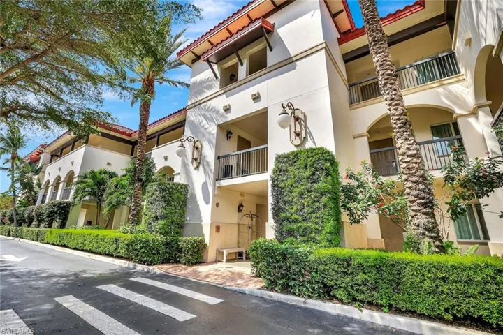 221  9th S ST, Naples, FL 34102