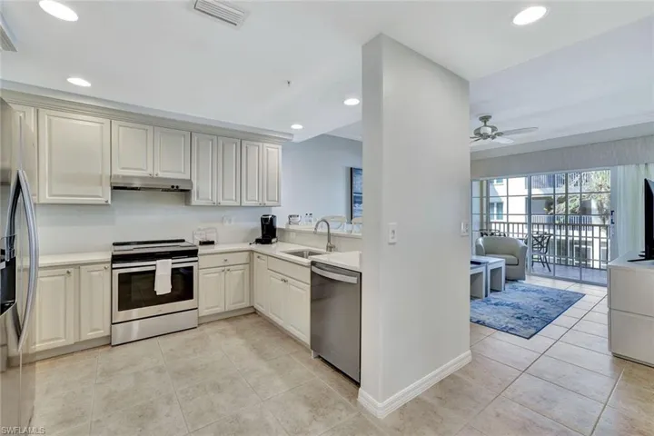221  9th S ST, Naples, FL 34102