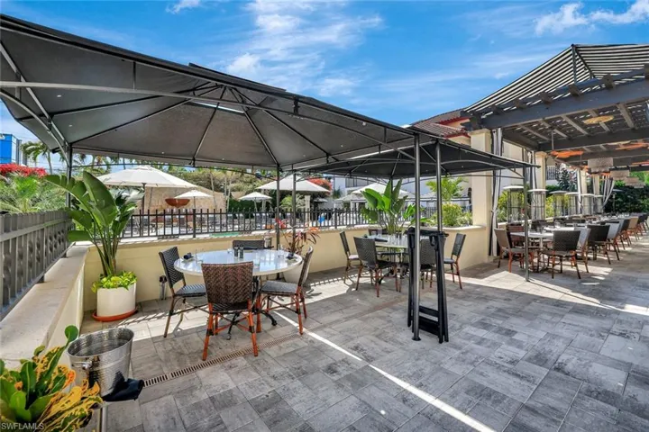 221  9th S ST, Naples, FL 34102