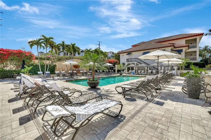 221  9th S ST, Naples, FL 34102