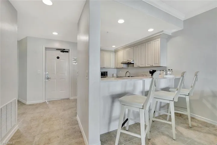 221  9th S ST, Naples, FL 34102