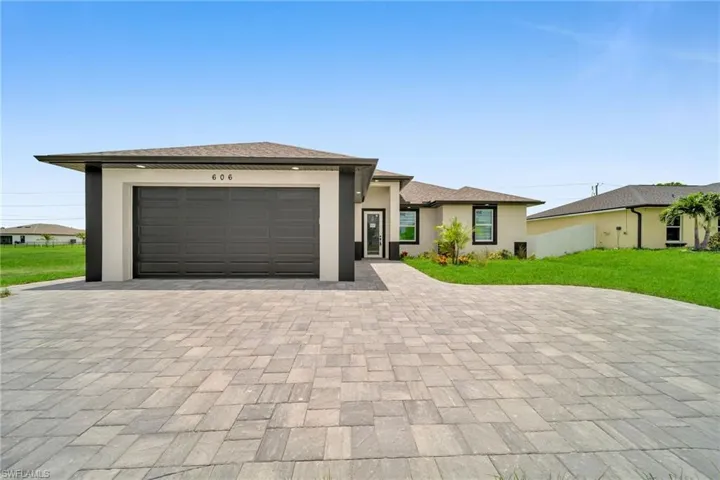 View of front facade with a front yard and a garage