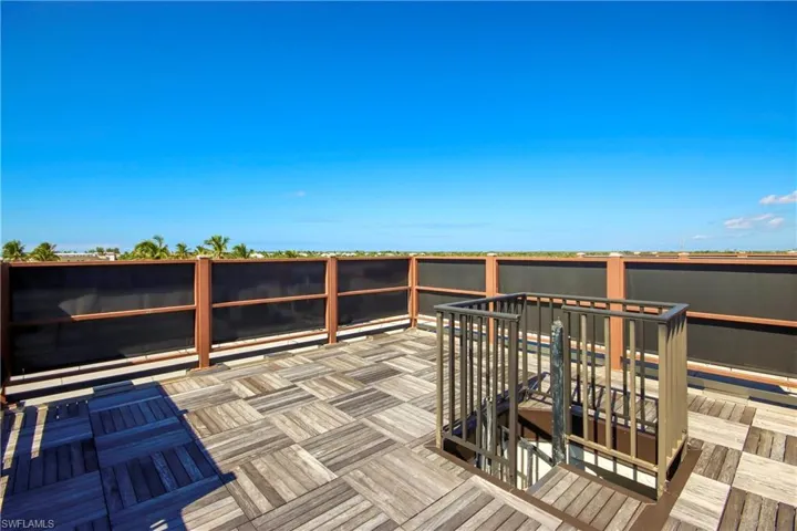 Private Roof Top Sundeck