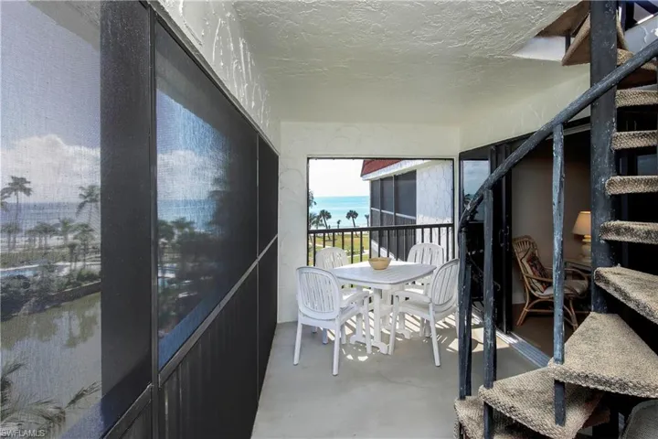 Lanai Spiral Staircase to Private Sundeck