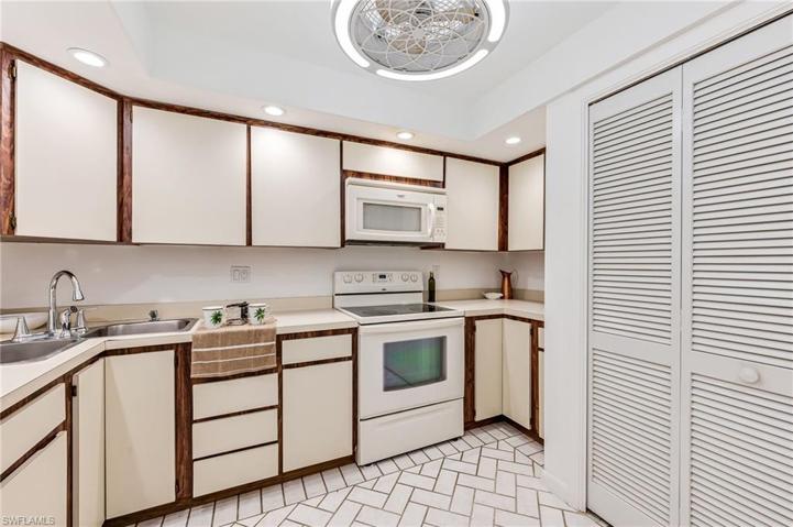 1760 Bald Eagle DR # 506A, NAPLES FL 34105