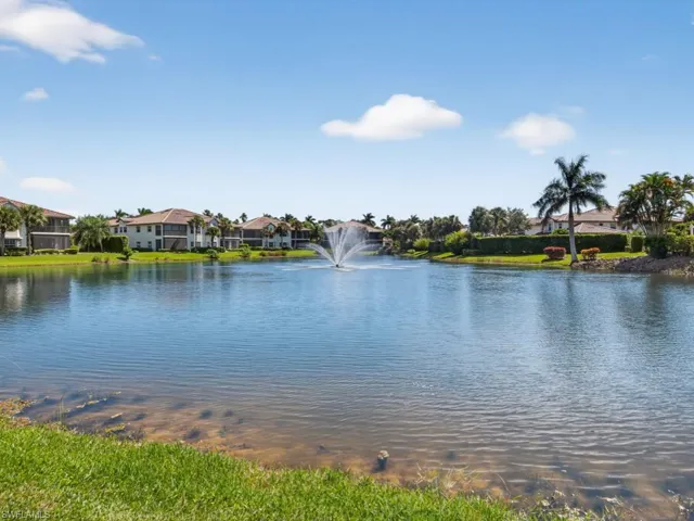 8212  Saratoga  DR, Naples, FL 34113