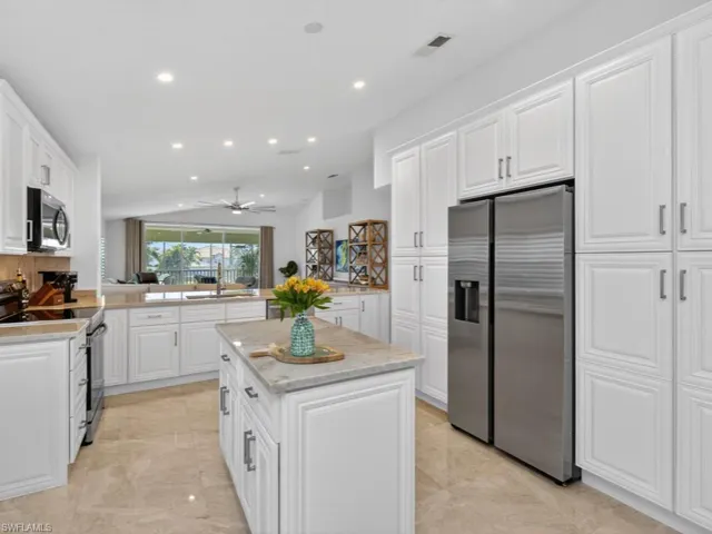 8212  Saratoga  DR, Naples, FL 34113