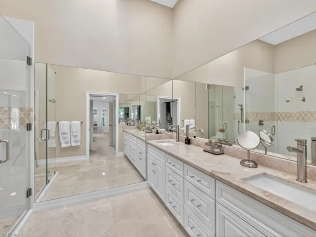 8212  Saratoga  DR, Naples, FL 34113