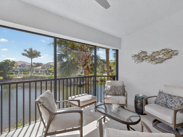 8212  Saratoga  DR, Naples, FL 34113