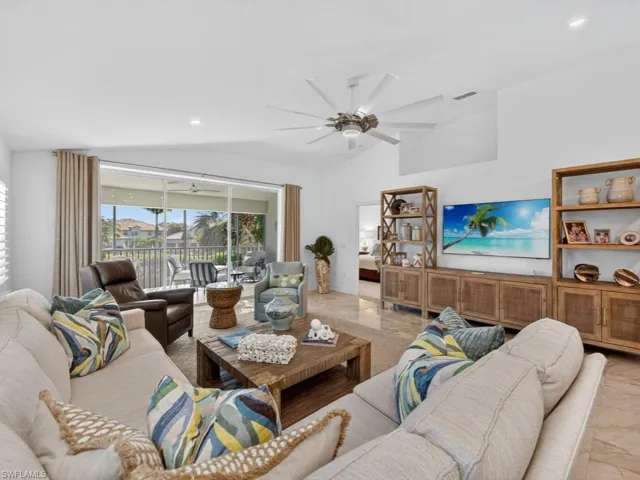 8212  Saratoga  DR, Naples, FL 34113