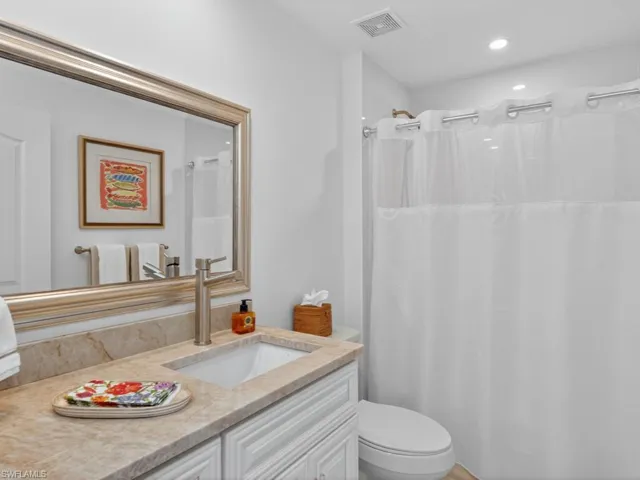 8212  Saratoga  DR, Naples, FL 34113