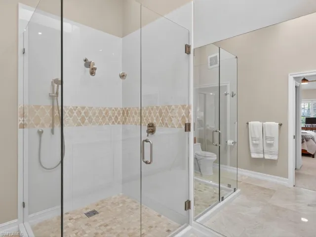 8212  Saratoga  DR, Naples, FL 34113