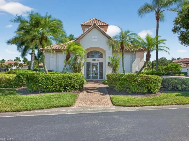 8212  Saratoga  DR, Naples, FL 34113