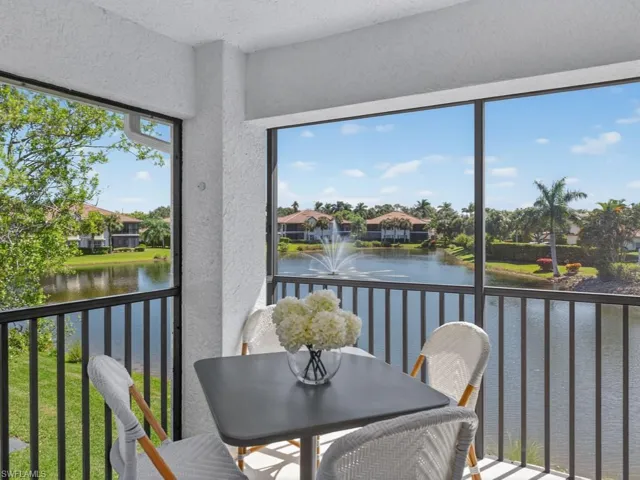 8212  Saratoga  DR, Naples, FL 34113
