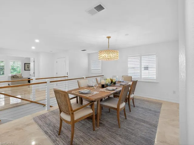 8212  Saratoga  DR, Naples, FL 34113