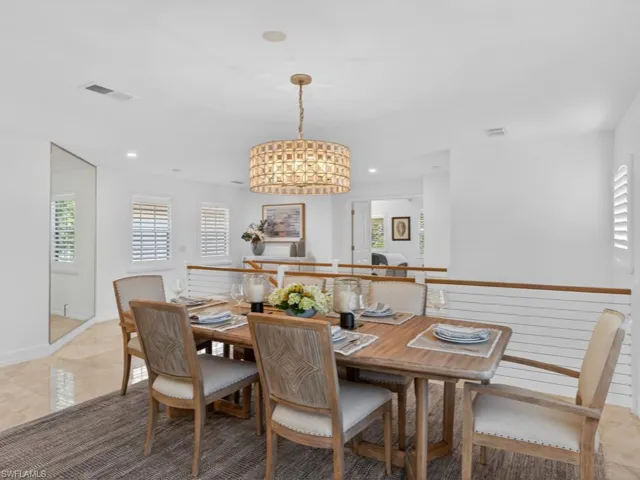 8212  Saratoga  DR, Naples, FL 34113