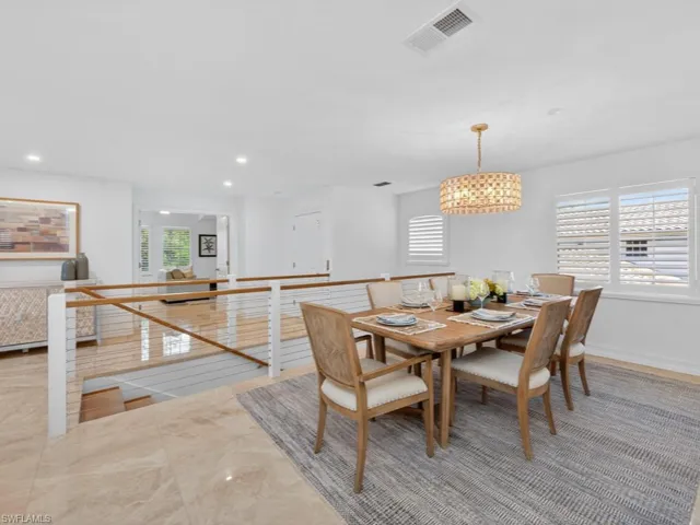 8212  Saratoga  DR, Naples, FL 34113