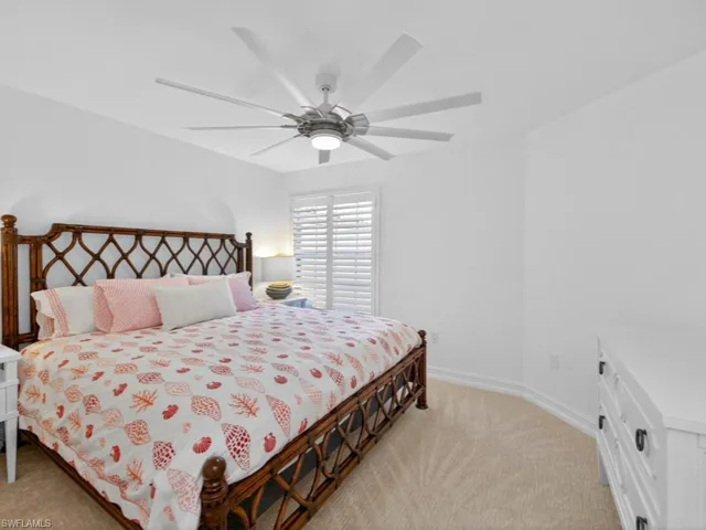 8212  Saratoga  DR, Naples, FL 34113