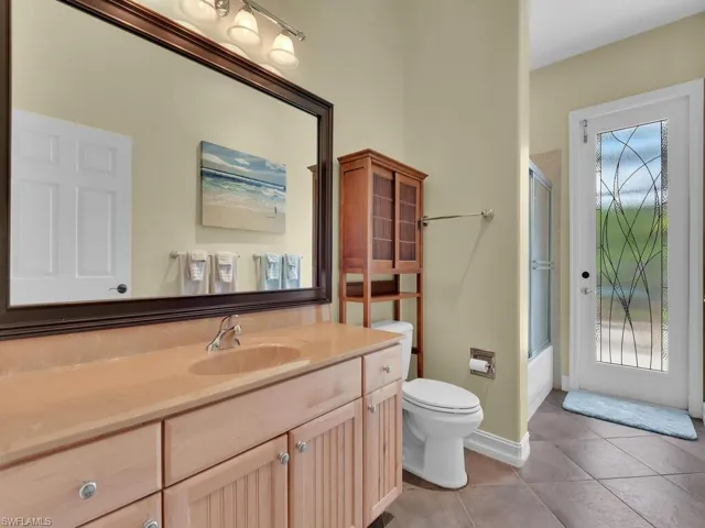Guest/Pool Bath