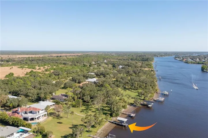 No Locks to Gulf....direct access right outside your back door.