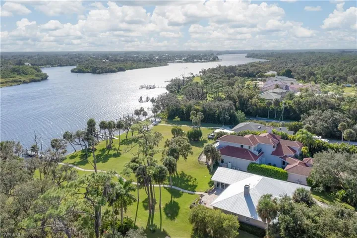 View of the home, back yard and Caloosahatchee River