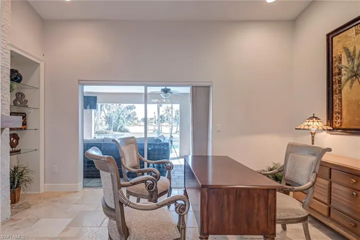 Was formerly a sitting area see next picture. Now used as an office