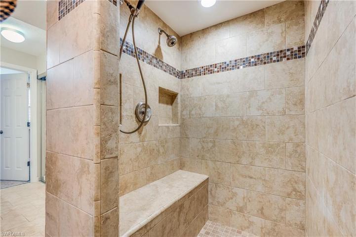 owner's en-suite bathroom