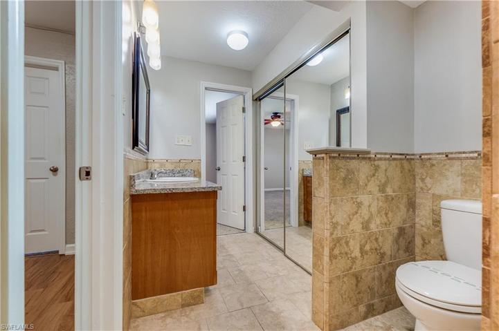 owner's en-suite bathroom
