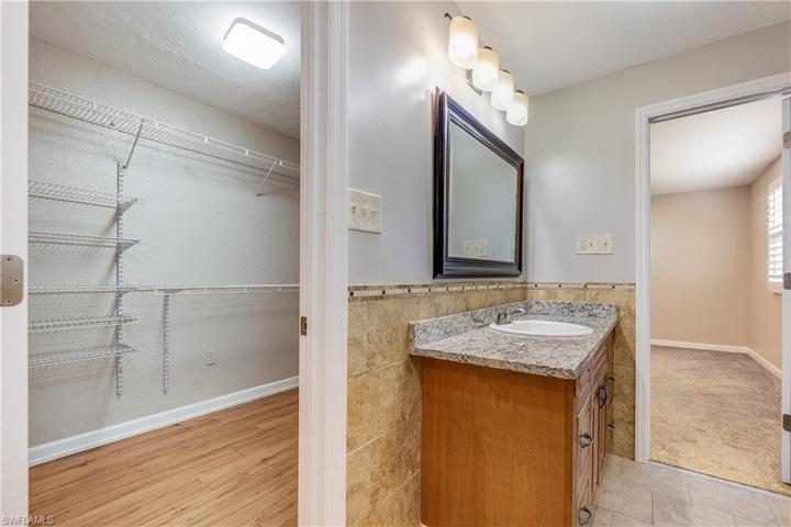 owner's en-suite bathroom
