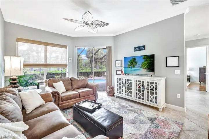6128  Manchester  PL, Naples, FL 34110