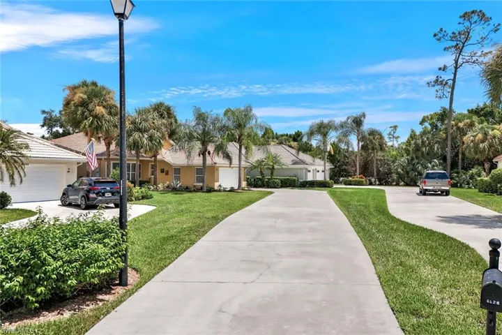 6128  Manchester  PL, Naples, FL 34110