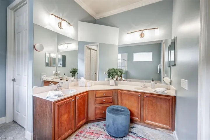 6128  Manchester  PL, Naples, FL 34110