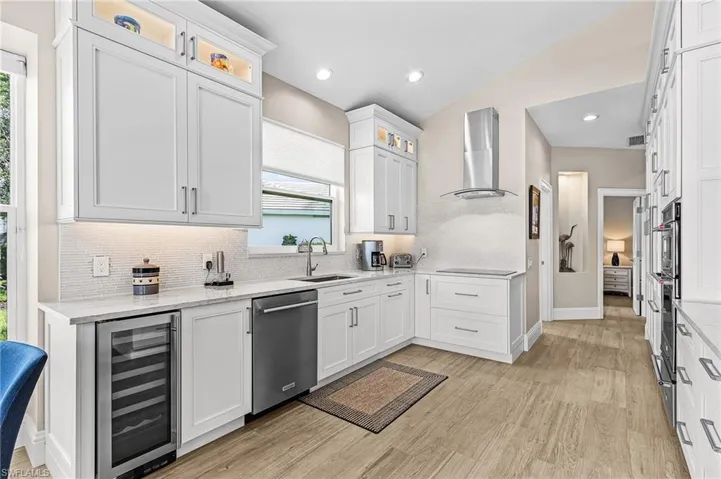 Gourmet open concept kitchen, Porcelain Tile Flooring