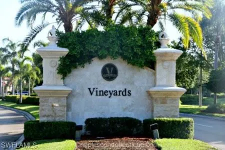 128 Livermore Ln, Naples, Florida 34119