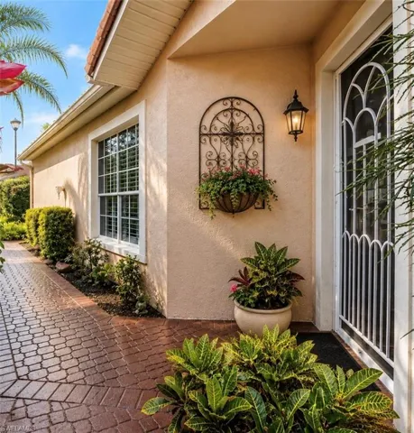 128 Livermore Ln, Naples, Florida 34119