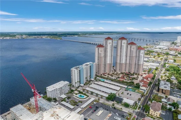 Bird's eye view featuring a water view and a city view