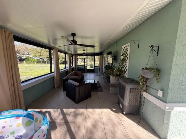 Sunroom / solarium with ceiling fan