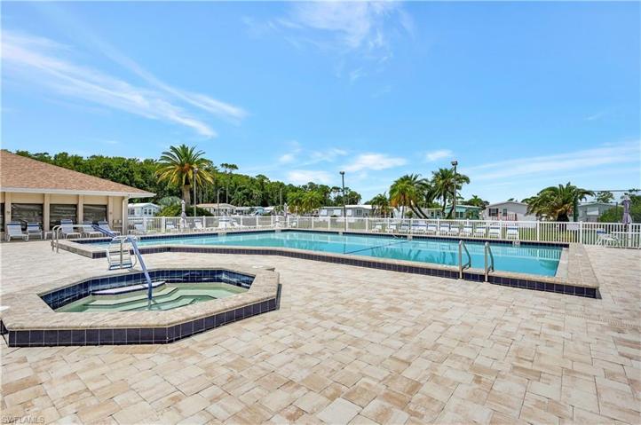 15  Fountain View  BLVD, North Fort Myers, FL 33903