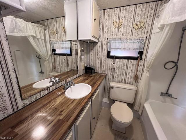 15  Fountain View  BLVD, North Fort Myers, FL 33903