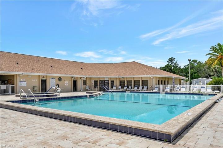 15  Fountain View  BLVD, North Fort Myers, FL 33903