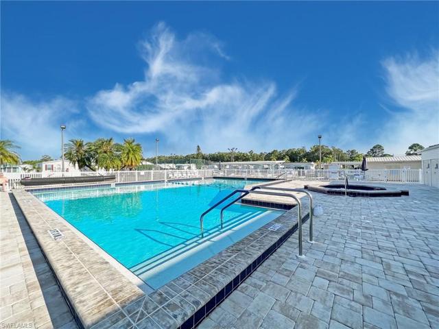 15  Fountain View  BLVD, North Fort Myers, FL 33903