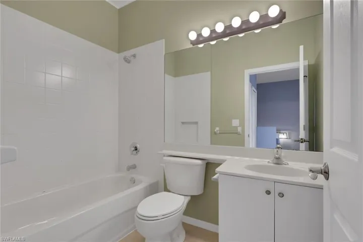 15454 Summit Place Cir 125, Naples, Florida 34119