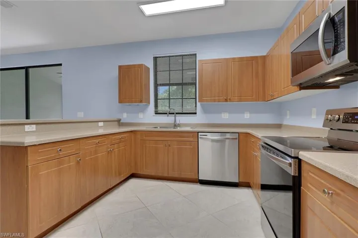 15454 Summit Place Cir 125, Naples, Florida 34119